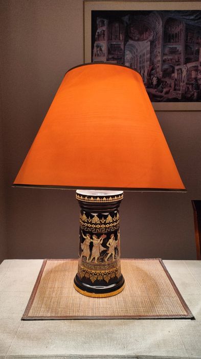 Lampa z motywem greckim