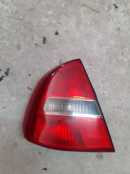 Farol tras lado condutor mitsubishi carisma 2002