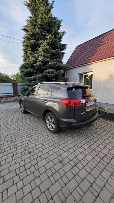 Продам toyota rav4 2015
