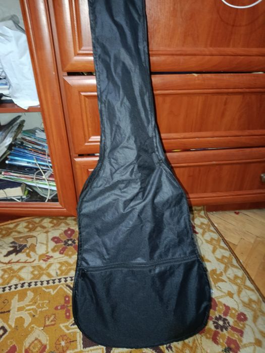 Гітара з чохлом.
