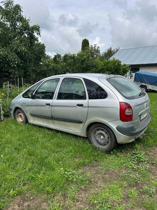 motoryzacja-samochód osobowy