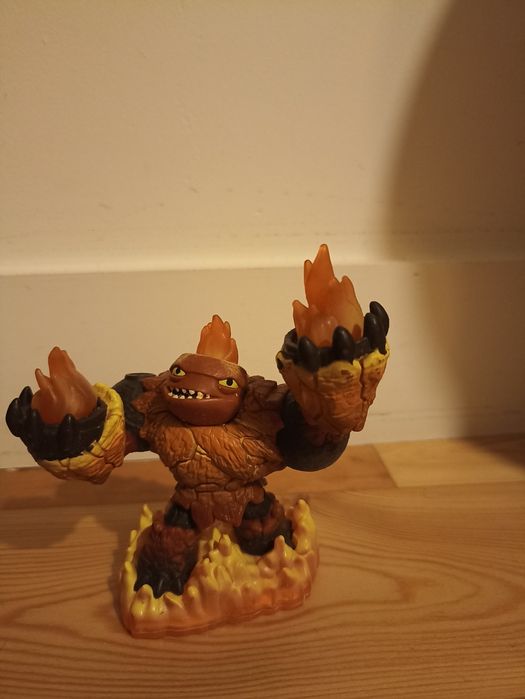 20 Skylanders ótimo estado