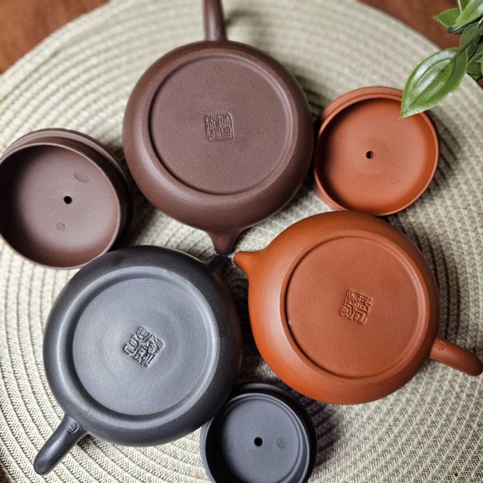 Китайський глиняний чайник • майстерний плоский Сі Ши • ісинська глина