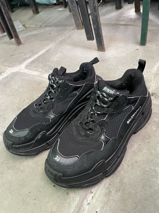 Кроссовки женские