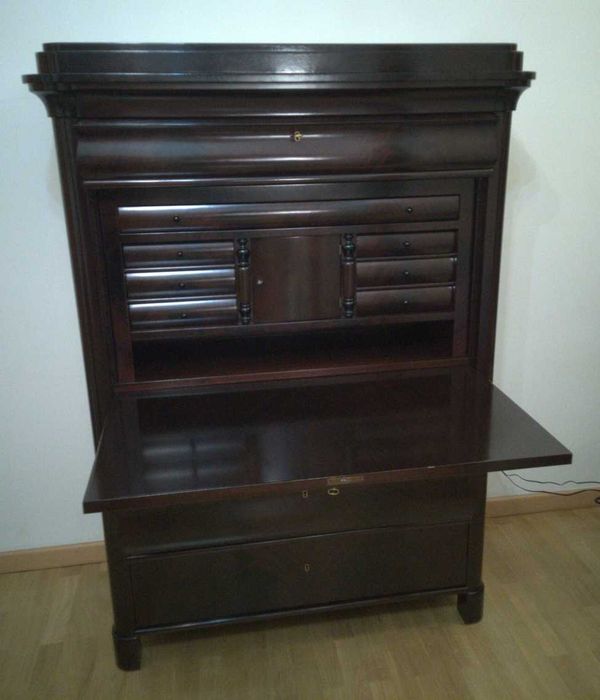 Chiffonier com fábrica em mogno