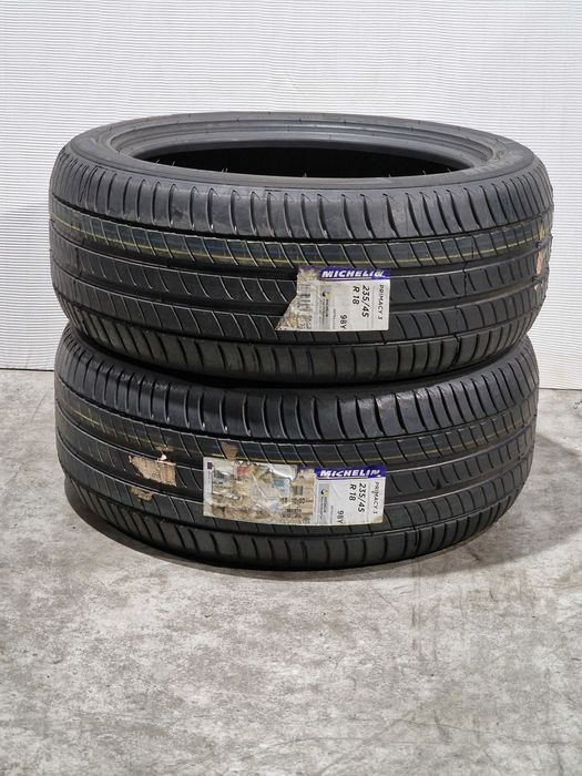 [Como Novos] 2 Pneus 235/45R18 MICHELIN