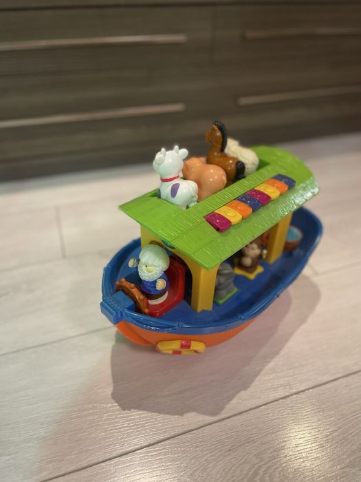 Fisher price іграшки Ноїв ковчег, трактор, планшет, книжечка