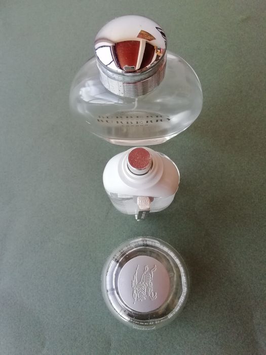 Frascos de perfume vazios "Burberry".