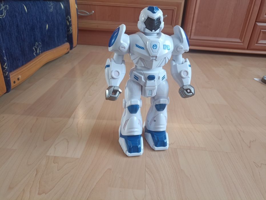 Robot elektroniczny interaktywny, chodzi, tanczy