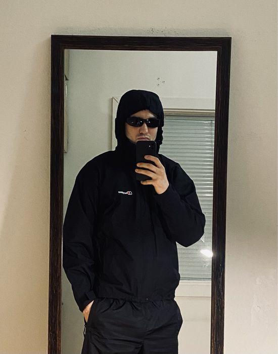 (XL,S,M) BERGHAUS Черная весенняя курточка на мембране куртка мембрані