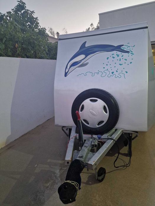 Roulote Compacta Totalmente Restaurada | Teto Elevável | Design Marítimo (< 750 kg)