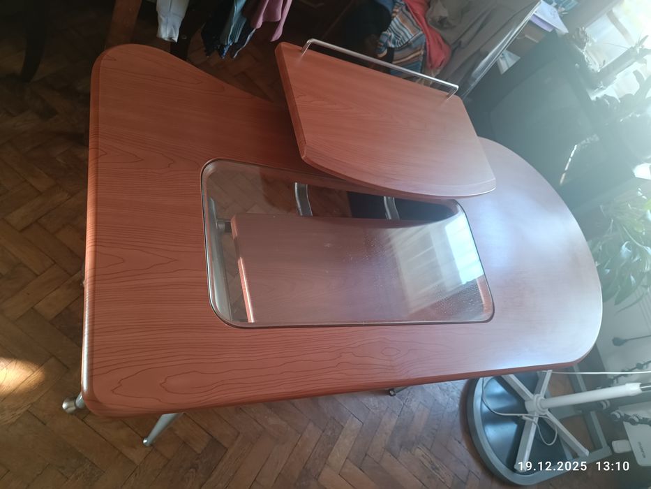 Стіл комп'ютерний, письмовий.