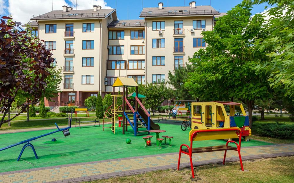 Квартира у ЖК "Бородіно" + гараж у будинку