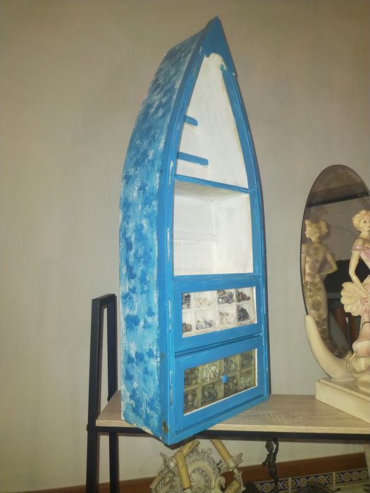 Estante em formato de barco