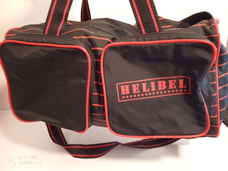 Saco para viagem ou desporto.