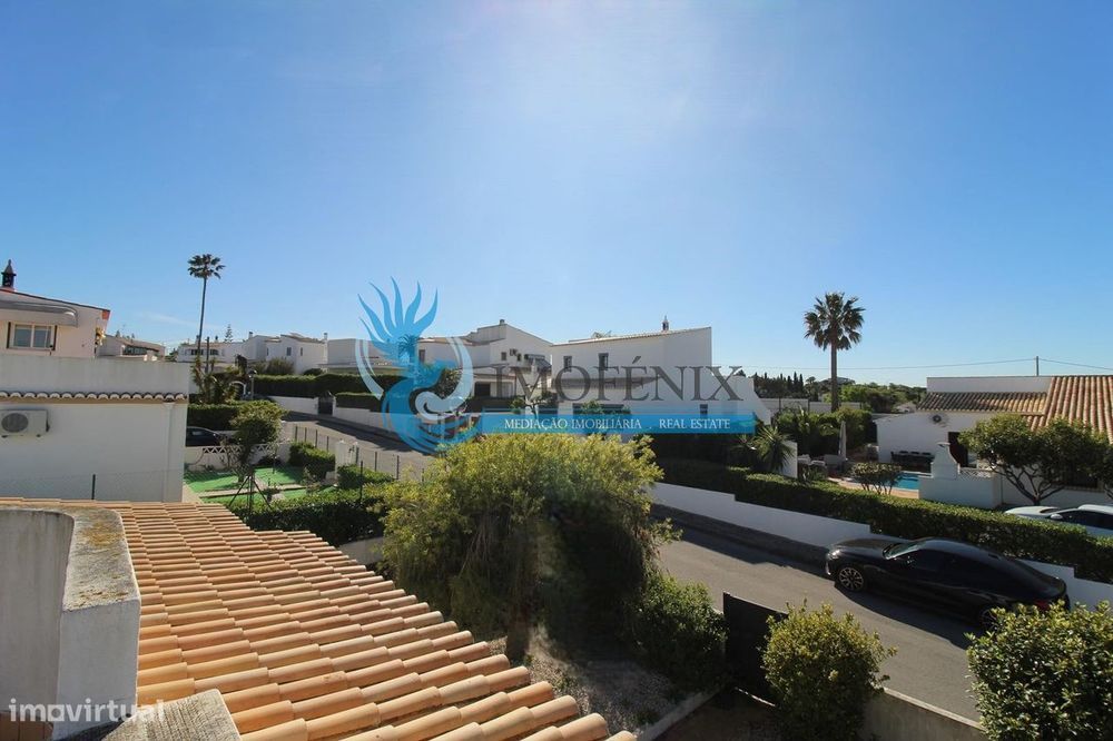 Moradia T2 Térrea com Projeto de Ampliação, Piscina e Excelente Locali