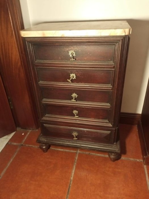 Móveis antigos rústicos