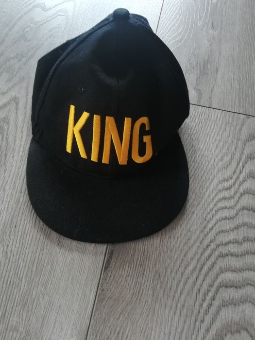 Czapka z daszkiem King czarno złota jak nowa