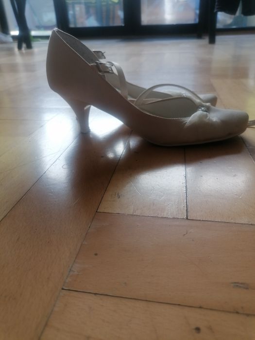 Sprzedam Buty na obcasie stan bardzo dobry
