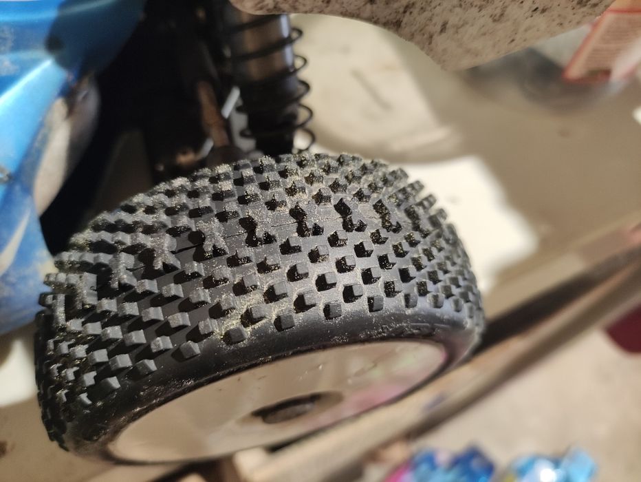 Hot Bodies HB Racing D817v2