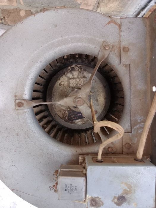 Вытяжка Улитка СССР 220в 350ват 1200 оборотов.