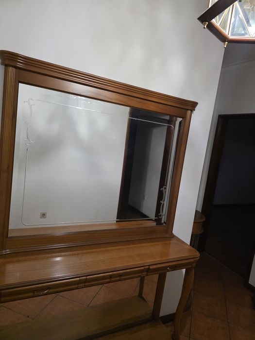 Móvel com espelho