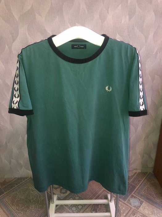 футболка Fred Perry лампасы