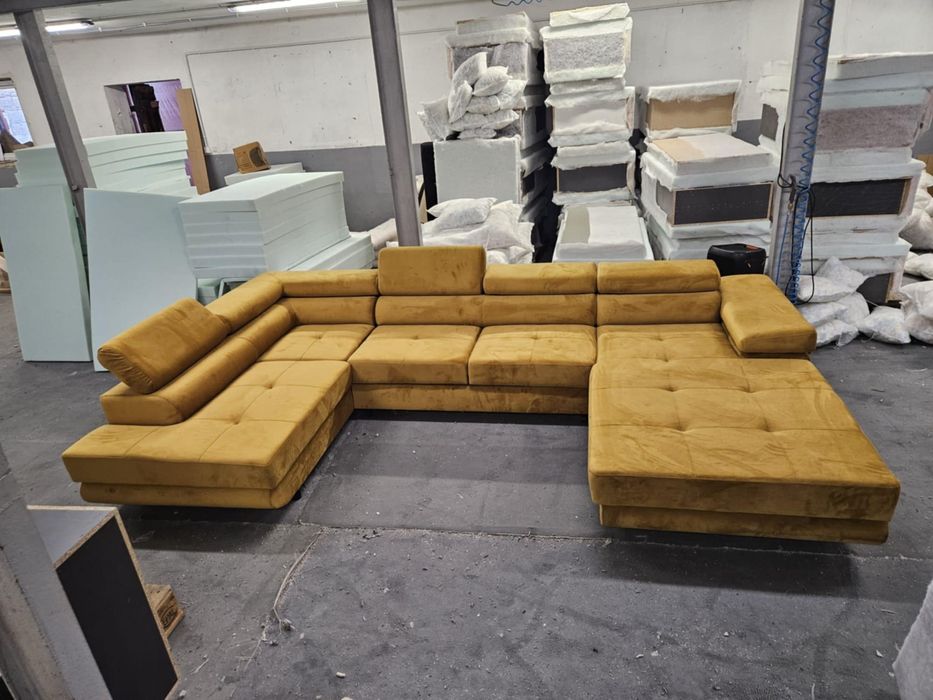 Narożnik U z funkcją spania, pojemnikiem  Regulowane zagłówki