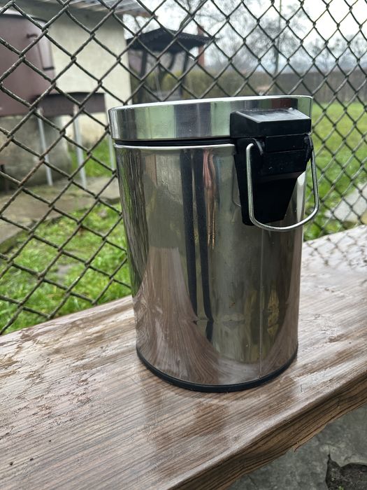 Металева педальна урна