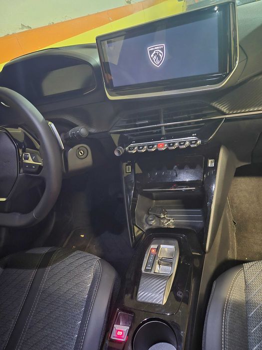 Peugeot 2008 Hybrid Allure 09/2025 — 2.800 km | Como Novo | Automático 27.500€ Neg.