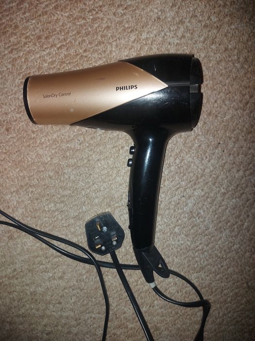Фен PHILIPS SalonDry Control.