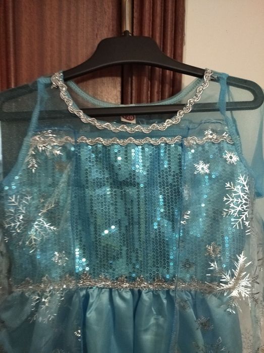 Vestido novo de princesa tamanho 4 anos