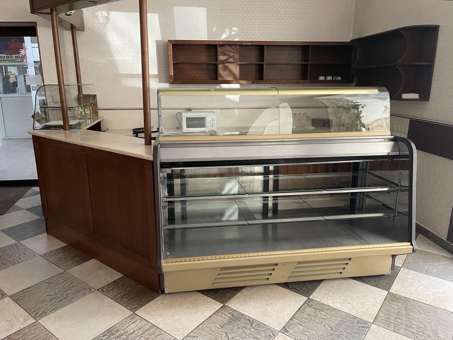 Вітрина кондитерська ,Польша ,IGLOO 1.3 м ,скляна надвітрина 1.3 м