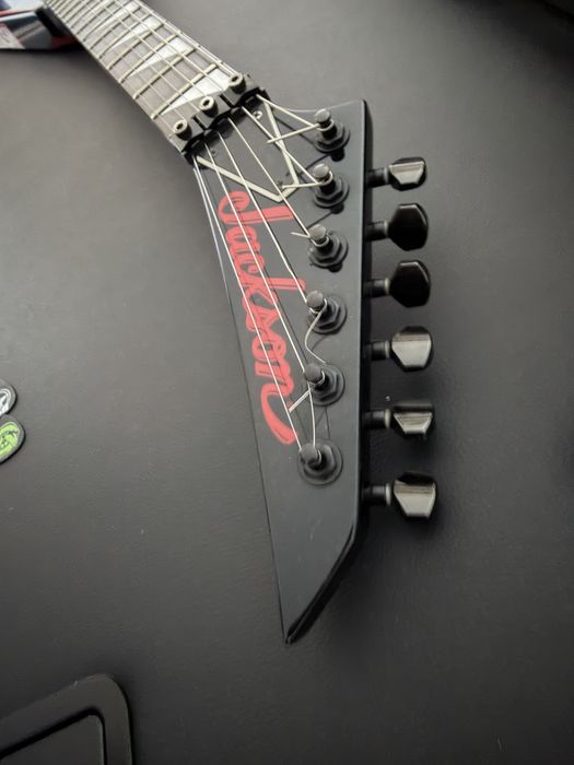 Jackson Pro RR24 com Seymour Duncan (SEM Case)