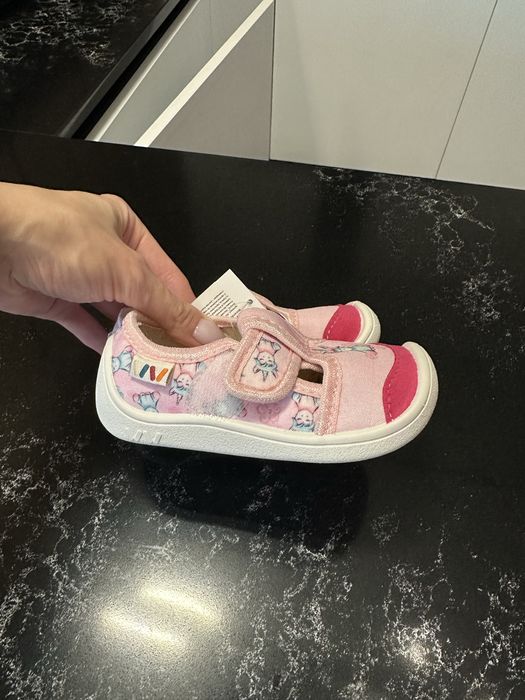 Взуття для дівчинки
