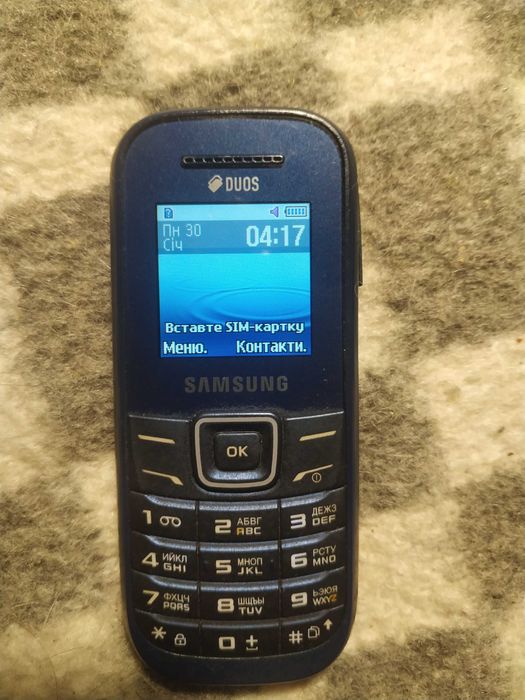 Samsung gt-e1202 телефон кнопочний + зарядка