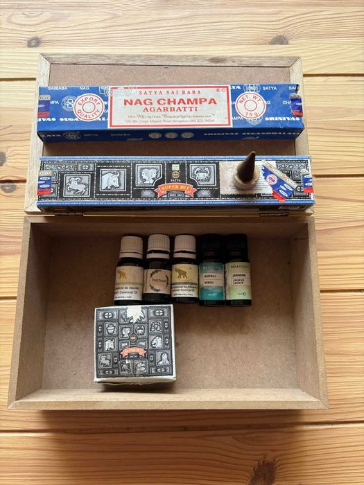 Caixa + incensos e óleos essenciais