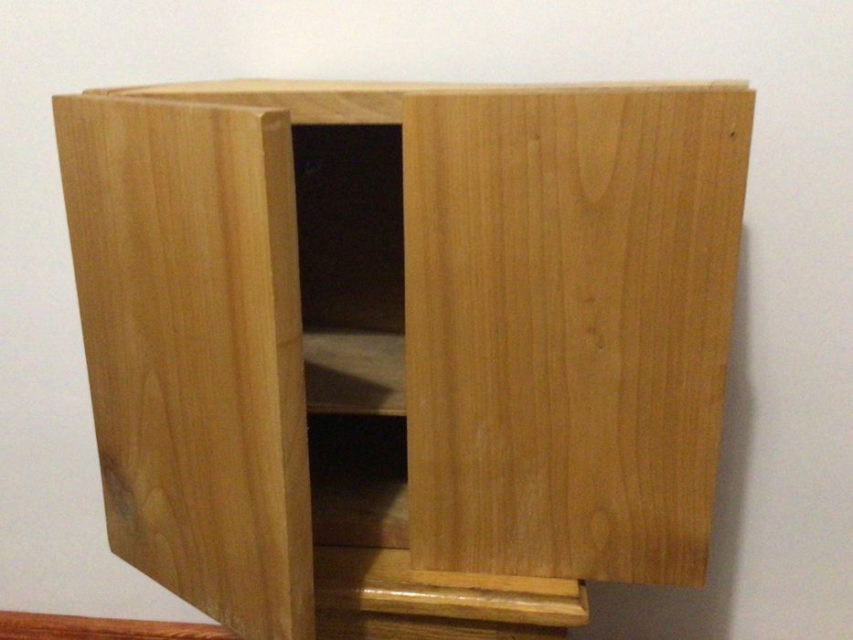 Підвісна шафа  для  аптеки, парфум., космет. вис. 32см..