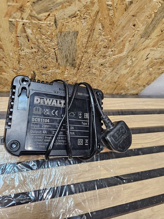 Ładowarka wielonapięciowa DeWALT DCB1104 10,8V-18V do akumulatorów ORYGINAŁ