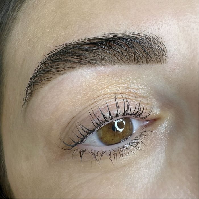 Корекція та фарбування брів. Ламінування вій.