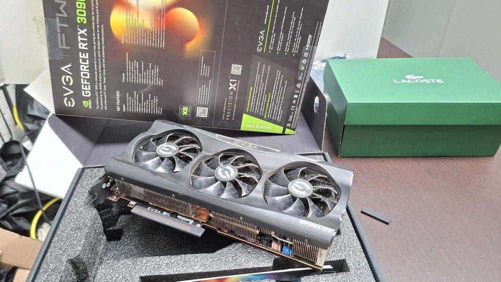 Vendo placa gráfica NVIDIA RTX 3090 EVGA FTW3 ultra 24 Gb
