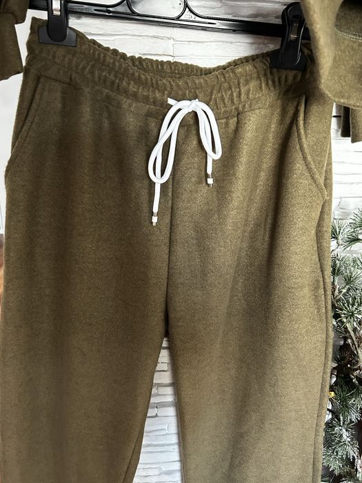 Dres damski S M L  wiosenny komplet dresowy dresy z naszywką