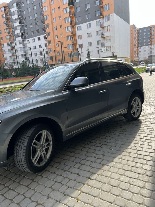 Продам Ауді Q5 Преміум плюс 2015 року 2.0 бензин
