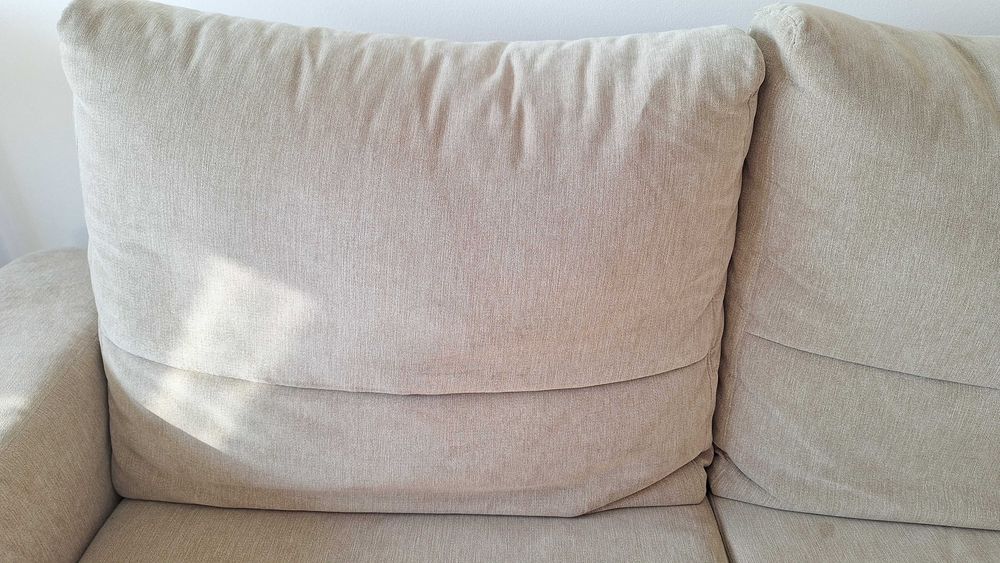 Sofá bege 3 lugares