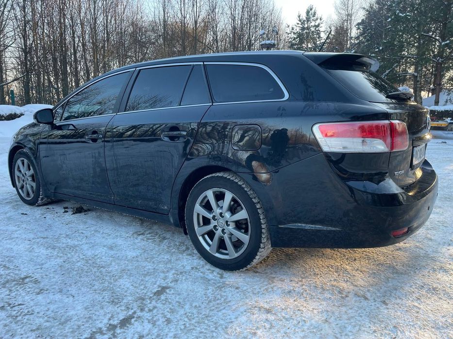 Toyota Avensis 2011 дизель автомат