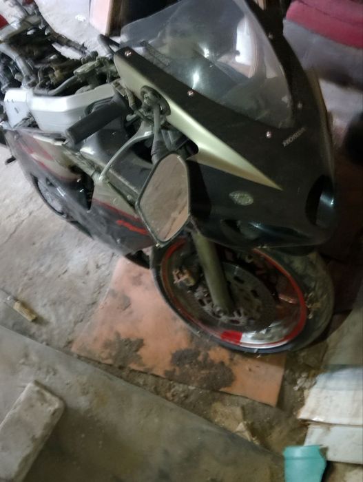 Honda CBR 400RR по запчастям. Мотора уже нету, все остальное в наличии
