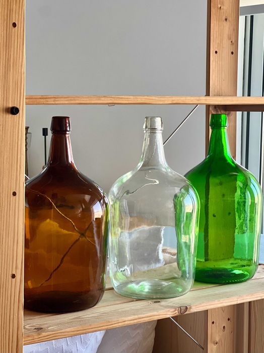Garrafões de vidro ótimos para decoração
