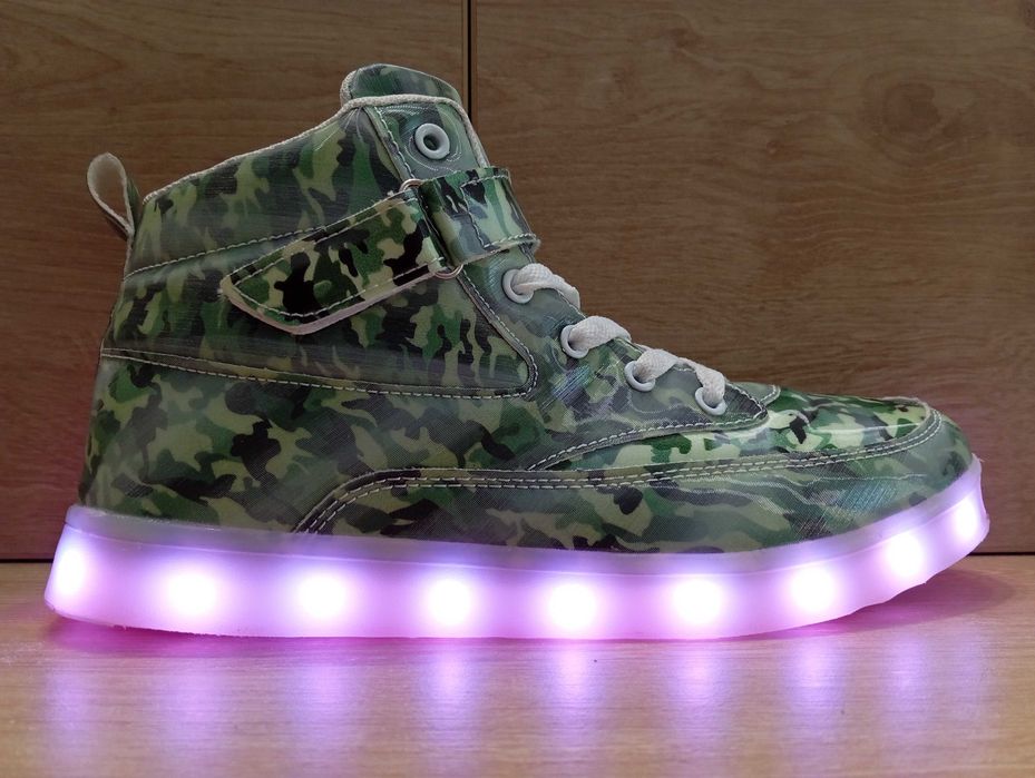 VOOVIX LED Wysokie Sneakersy że świecącą podeszwą USB Rozm.39 /25cm