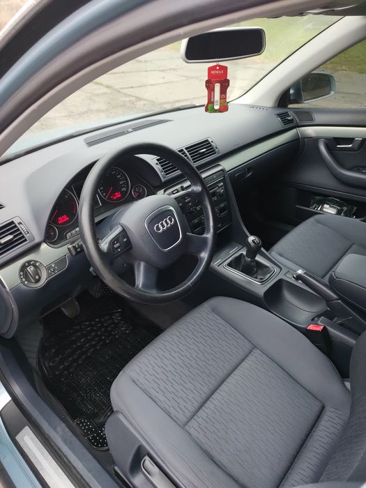Audi A4b7 2.0 бензин