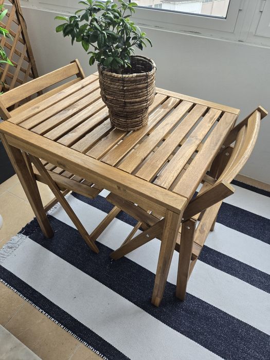 Conjunto mesa cadeira exterior ou varanda